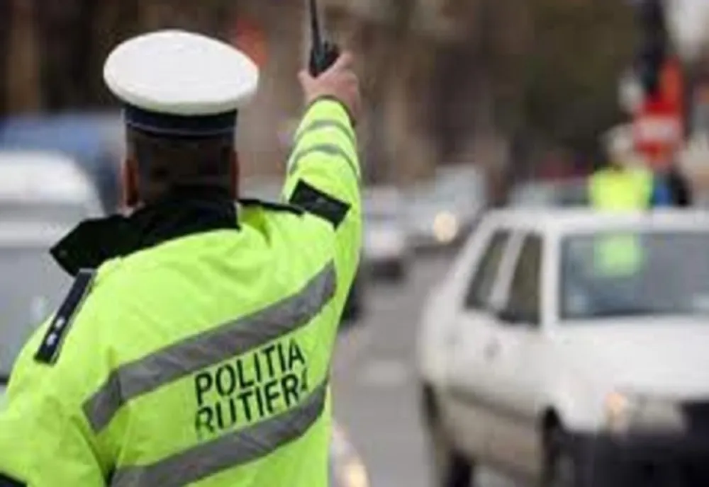 Autoturism răsturnat în Curtea de Argeș