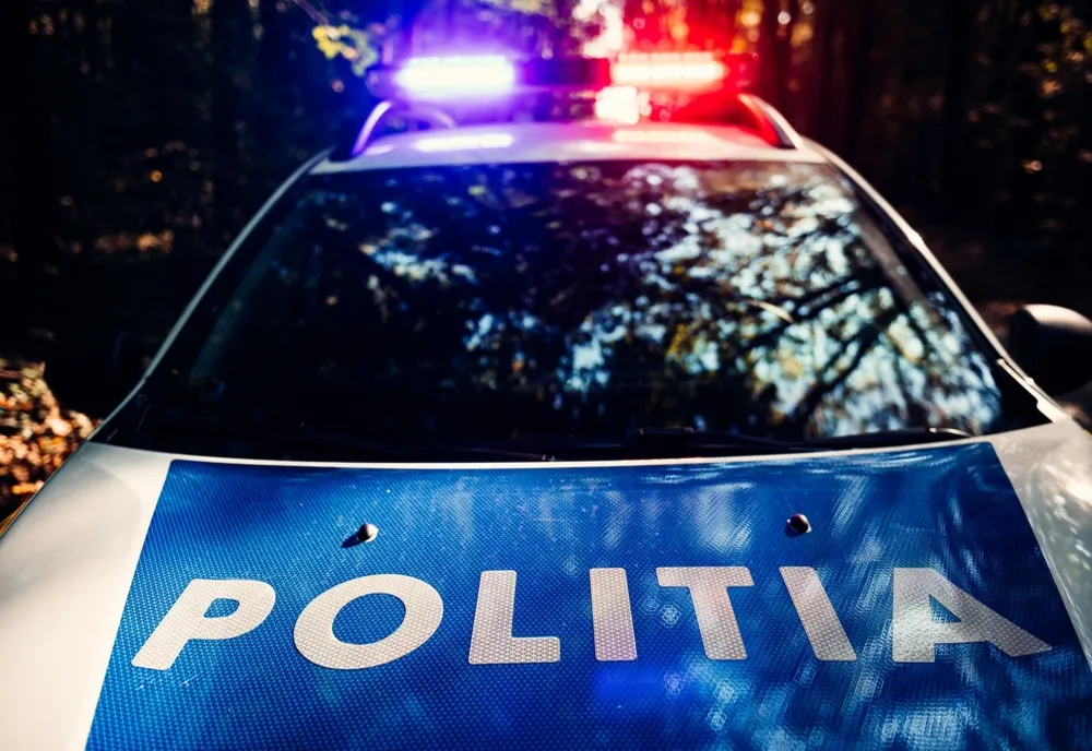 Tânăr lovit de o autospecială de poliţie
