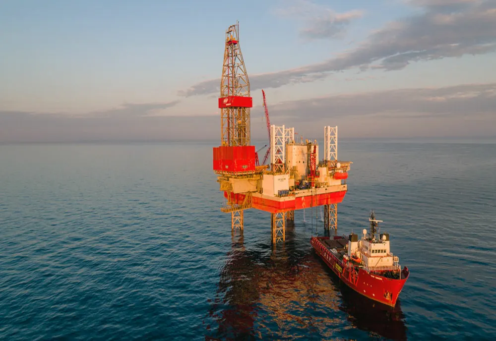 VIDEO Moment important în producția de gaz din Marea Neagră. A fost instalată în larg platforma de producție a gazelor, Ana