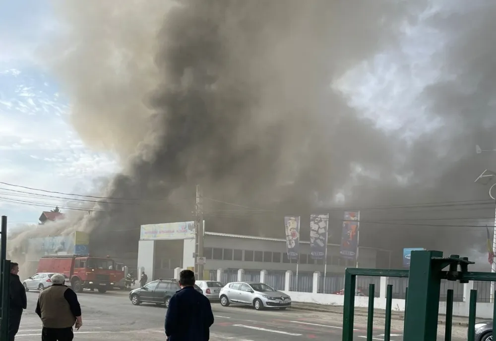 Incendiu la un service auto