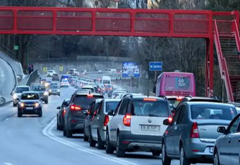 Coloană de maşini de doi kilometri. Unde se întâmplă