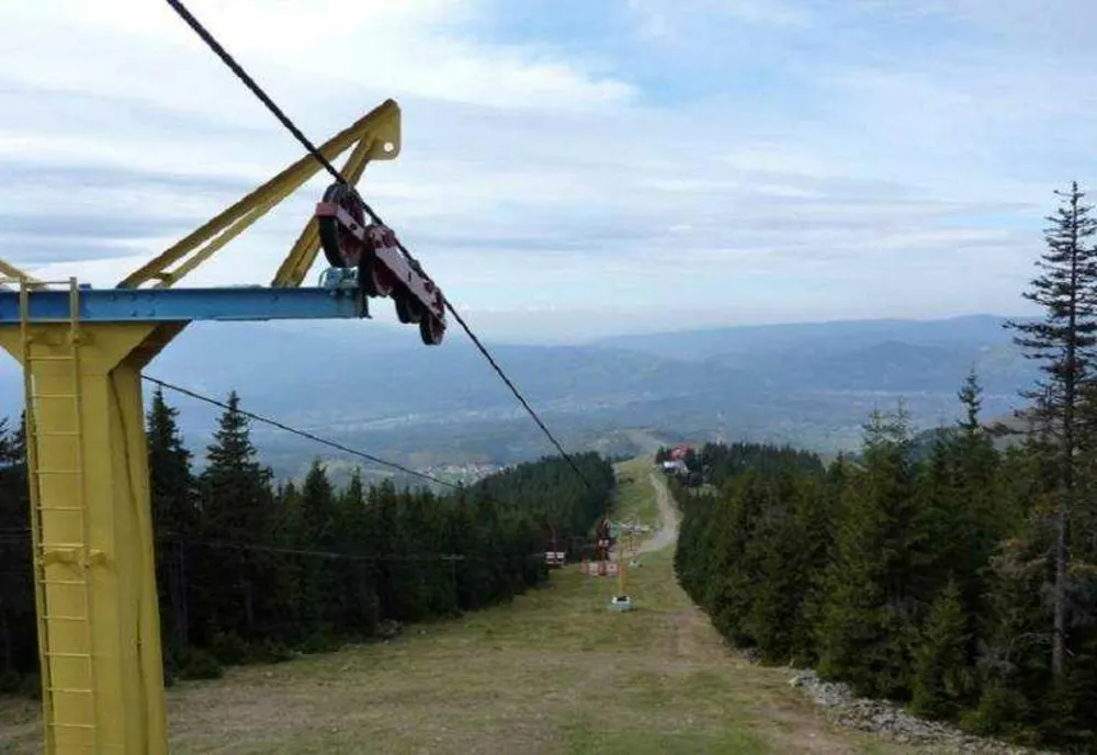 Doi bărbați grav răniți, după ce s-a rupt cablul telescaunului din Parâng și au căzut de la înălțime