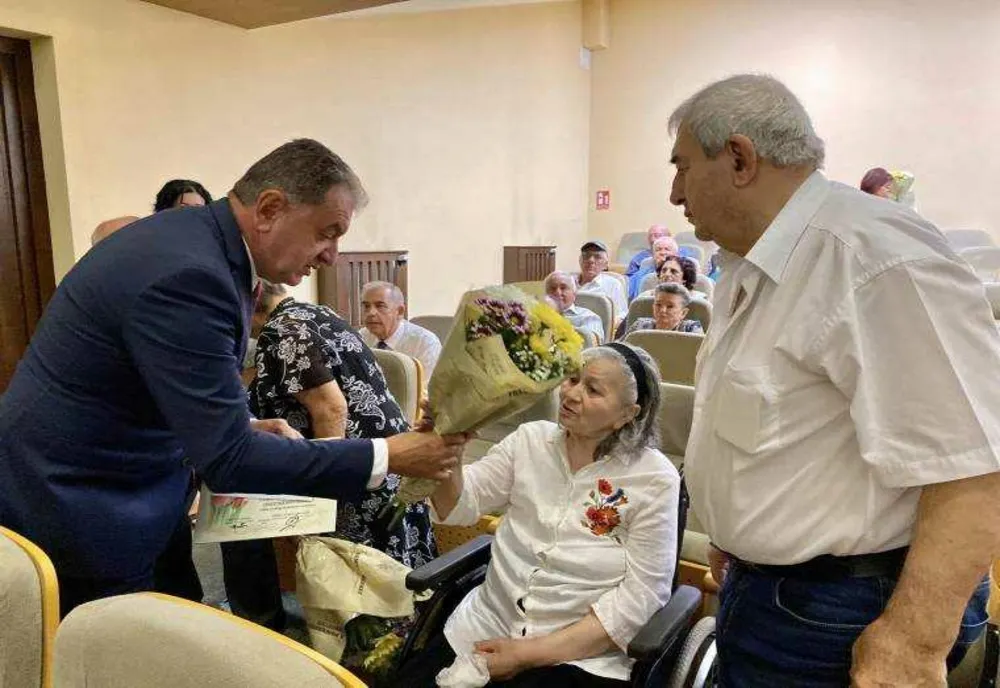 CEREMONIE DE PREMIERE PENTRU SENIORII PITEȘTENI
