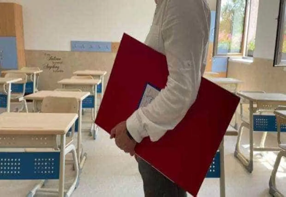 PROFESOR DE RELIGIE, REȚINUT DUPĂ CE A VIOLAT ȘI BĂTUT ÎN REPETATE RÂNDURI O ELEVĂ
