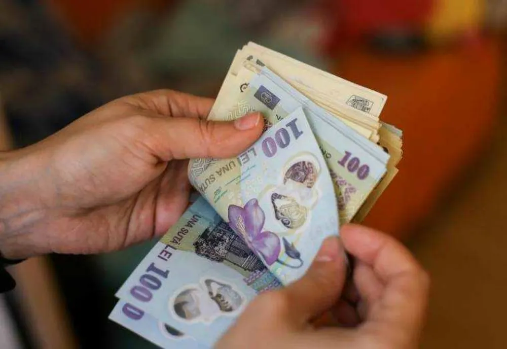 PUTEREA DE CUMPĂRARE A ROMÂNILOR SCADE ACCELERAT. IMPACTUL VA FI RESIMȚIT ȘI ASUPRA RATELOR BANCARE