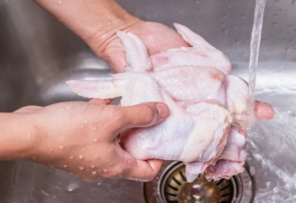 Cum trebuie să decongelezi corect carnea pentru a nu o altera. 3 metode recomandate de specialiști