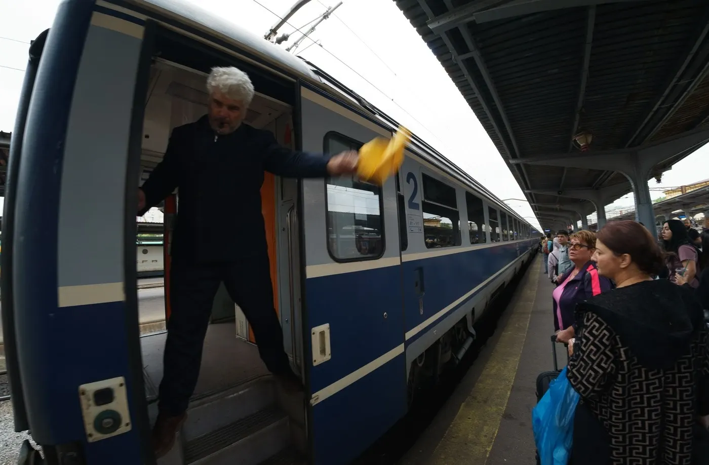 Trenurile circulă din nou normal pe ruta afectată de furtuna din București. Foto: Profimedia