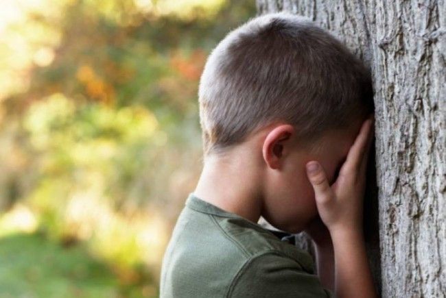 Băieţel violat de mai multe ori de un adolescent