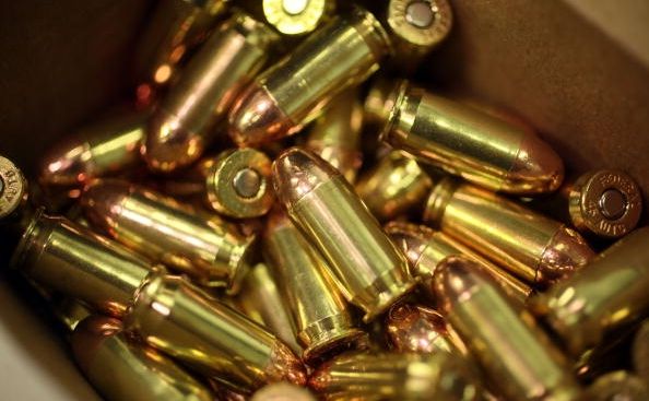 gloante aruncate pe malul raului, la Leresti