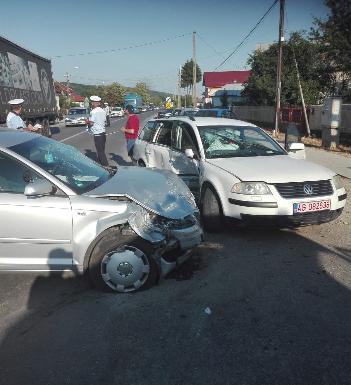 Doua fetite ranite in accident la Topoloveni 0
