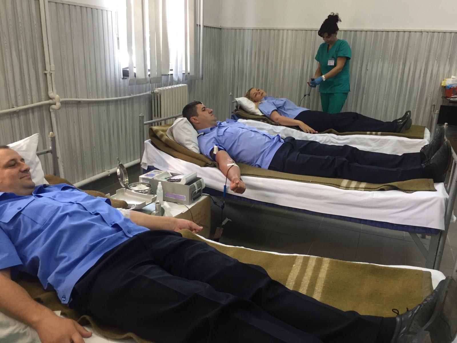 Jandarmii, donatori de sange