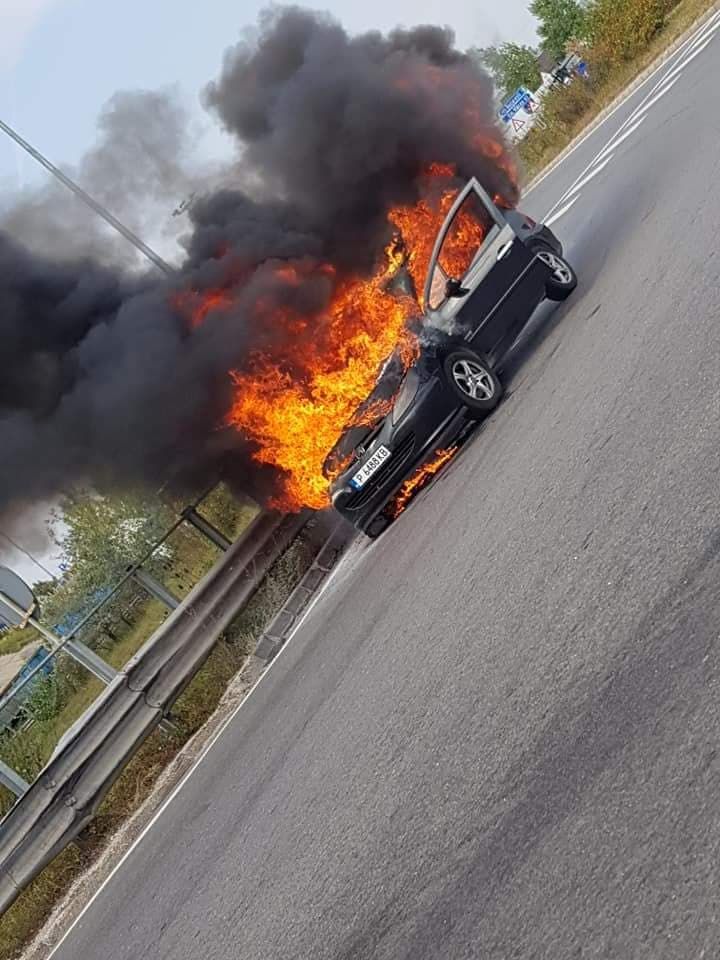 Masina s-a transformat intr-o torta