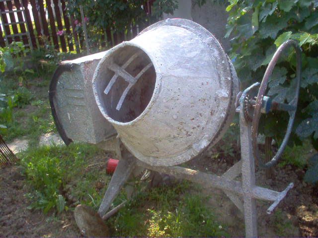 Tăinuitorul şi spărgătorii au ajuns colegi de celulă! Li s-a tras de la o betonieră