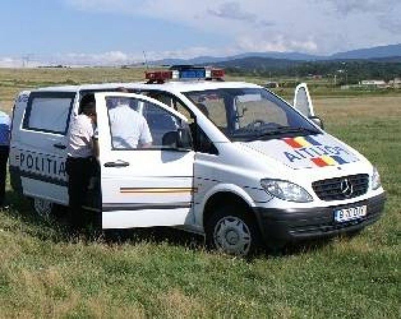 Barbat gasit mort pe camp in Cateasca