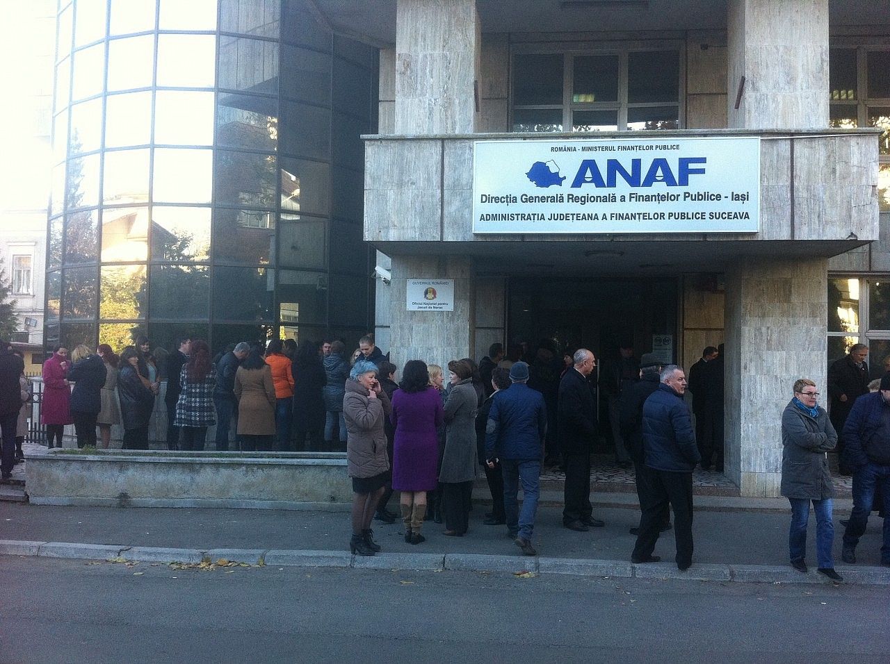 Finantistii suparati ca ar putea avea loc reduceri de personal