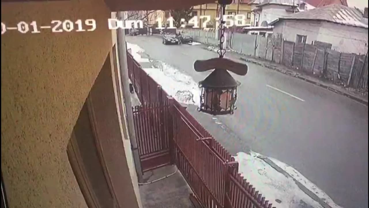 Ginerele s-a razbunat, si-a lovit soacra cu masina 2