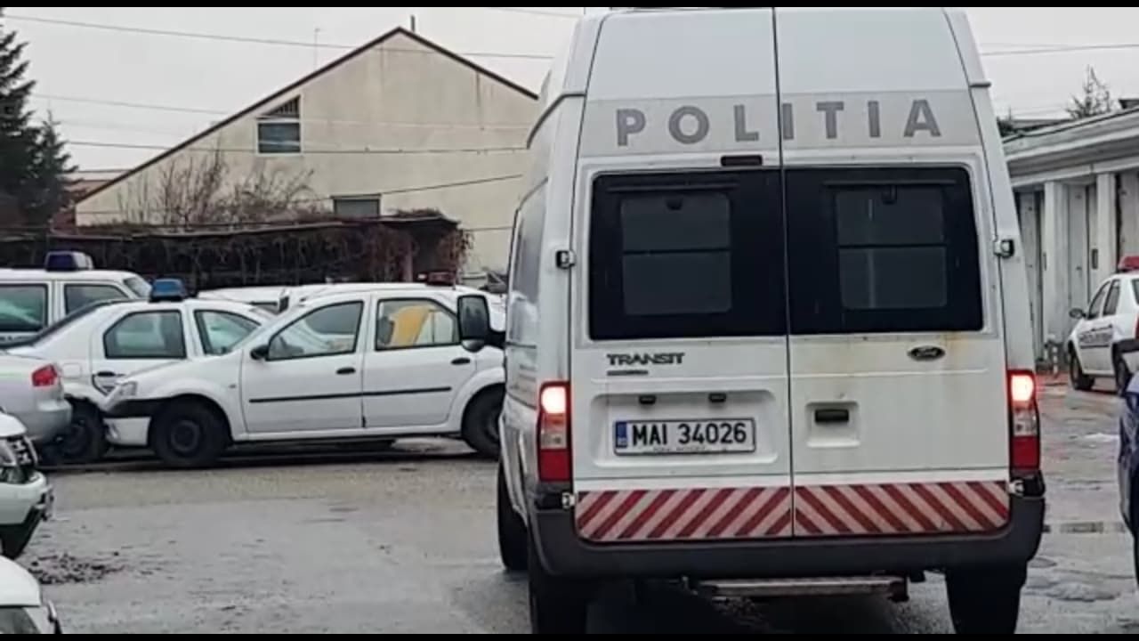 Trei batausi retinuti