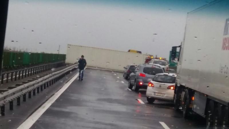 container cazut din Tir