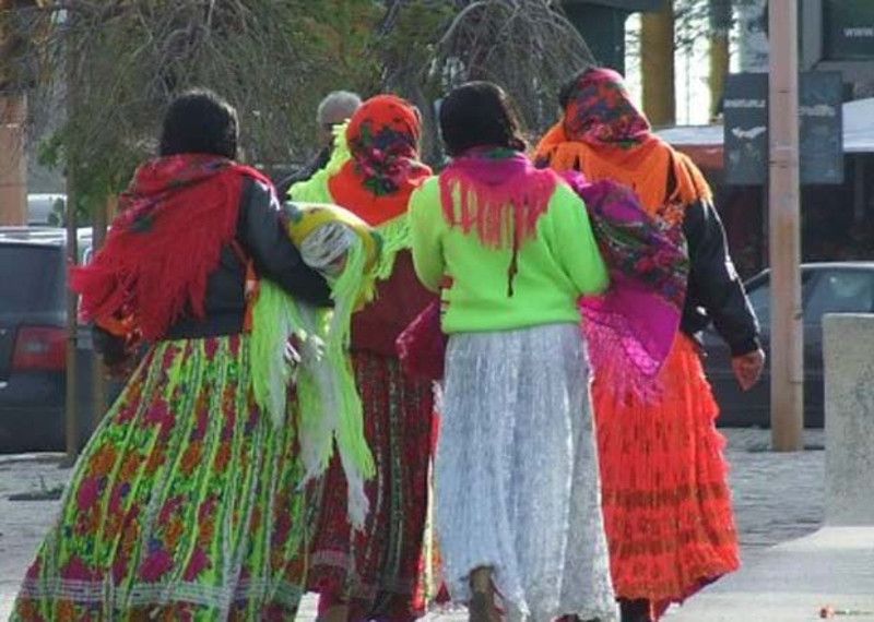 tigancile au furat din parcarea unui supermarket