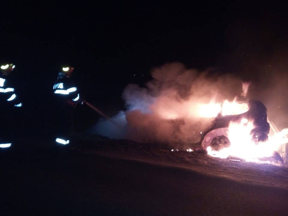 soferul beat a dat foc masinii de zeci de mii de euro
