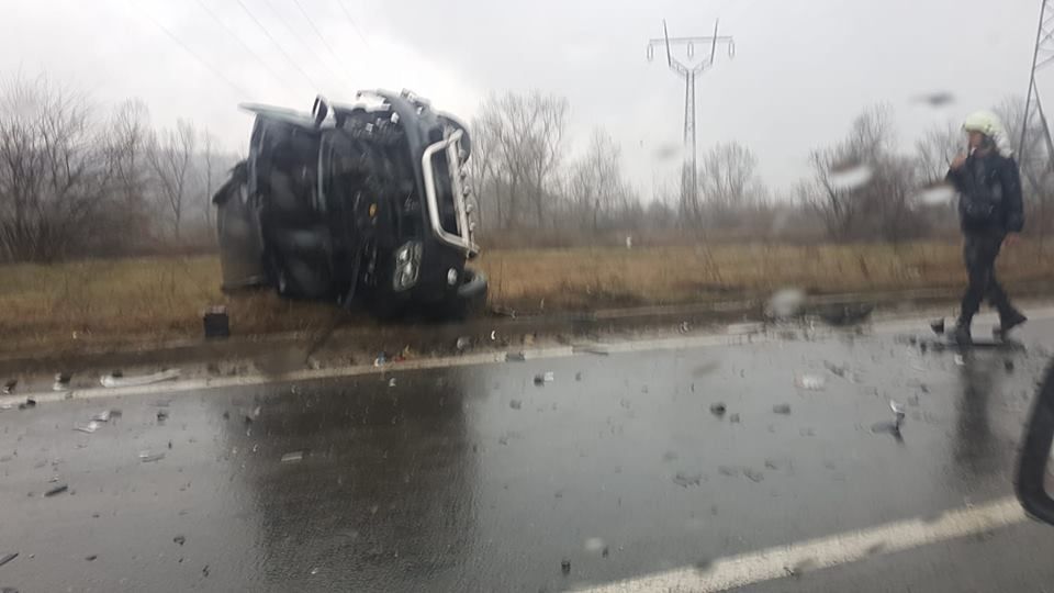 Accident cu doua victime pe Depozitelor! O masina s-a rasturnat.1