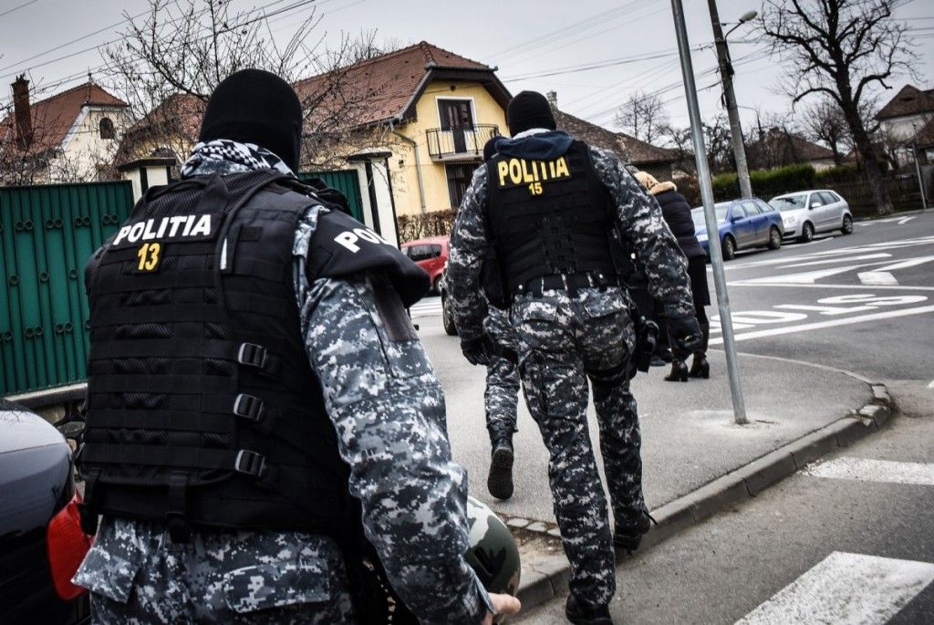 Cinci perchezitii in Arges intr-un dosar instrumentat de politistii din Giurgiu