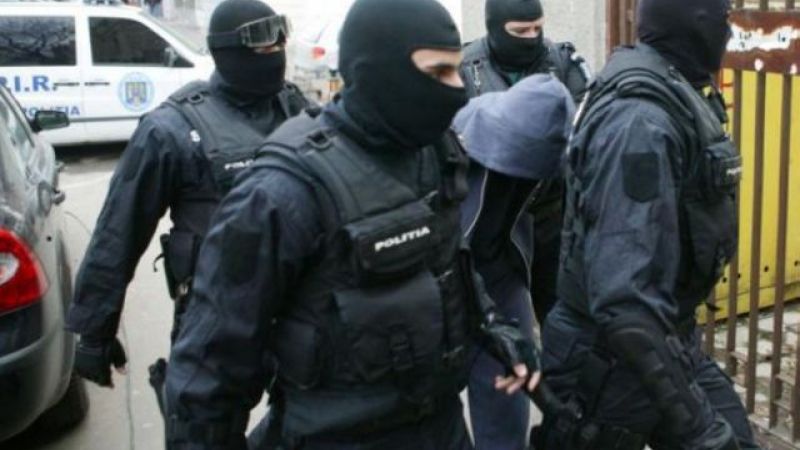 Percheziţii la membrii clanurilor Duduienii şi Sportiviii