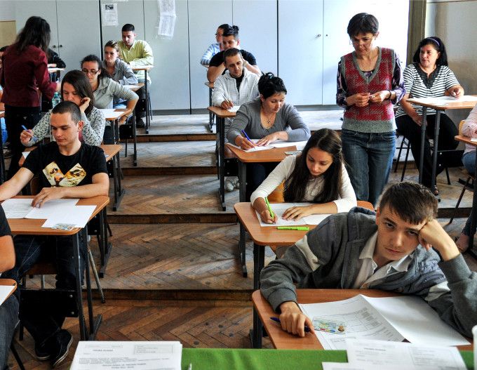 Peste o mie de elevi au lipsit la simularea la BAC