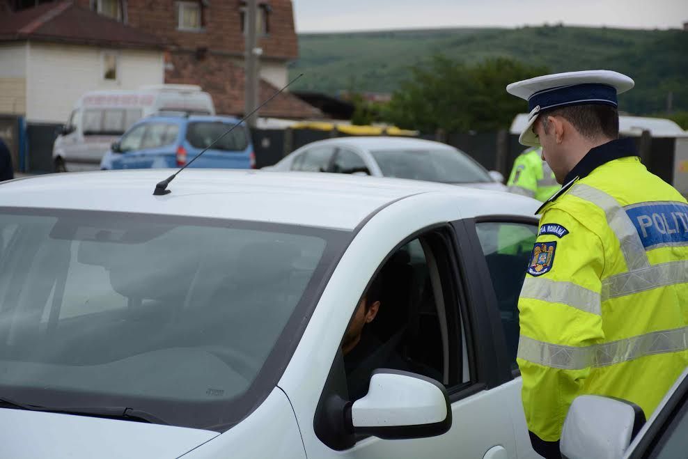 Un turc beat a lovit o masina