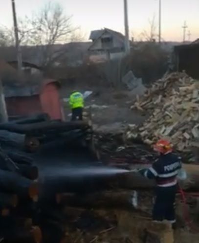 incendiu în curtea unei școli din Argeș