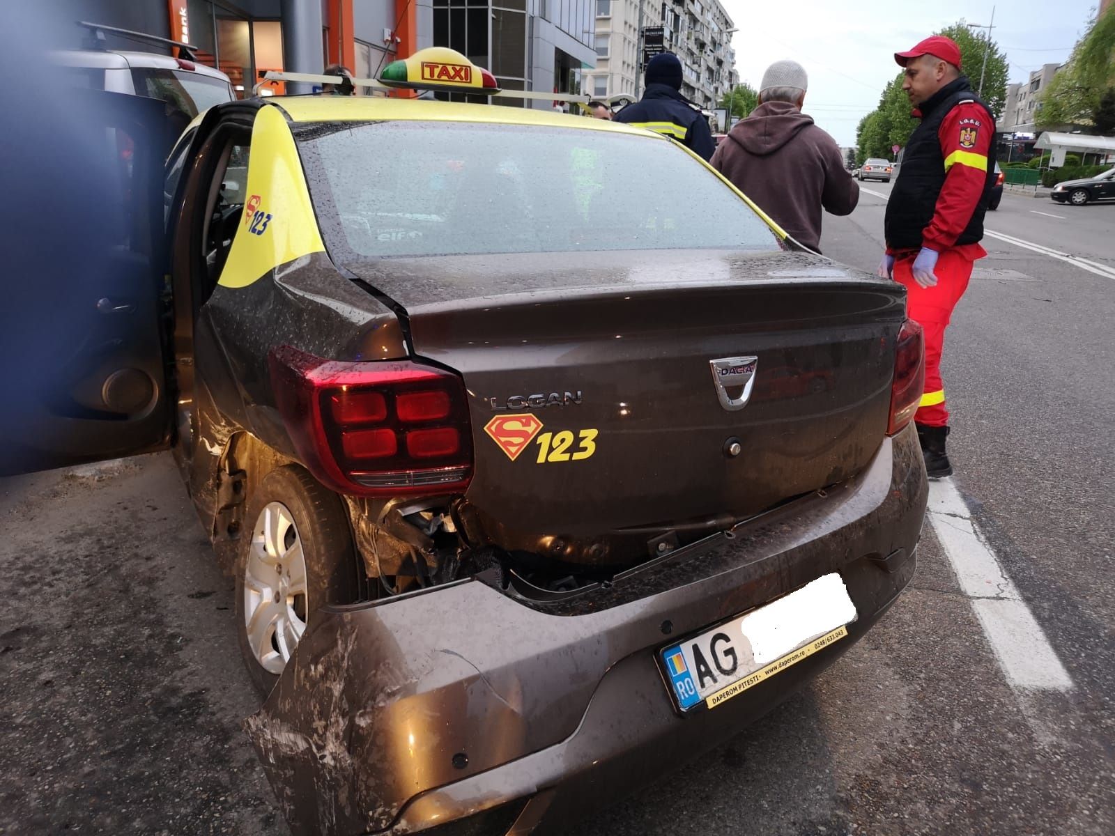 Taximetrist ranit intr-un accident in care niciun sofer nu este vinovat 1