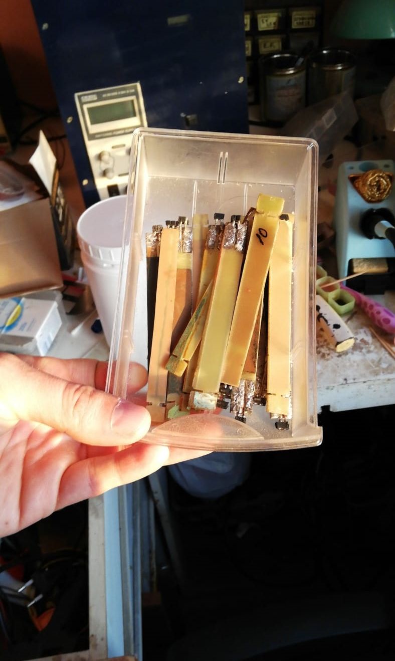 grupari care clonau carduri destructurate.4