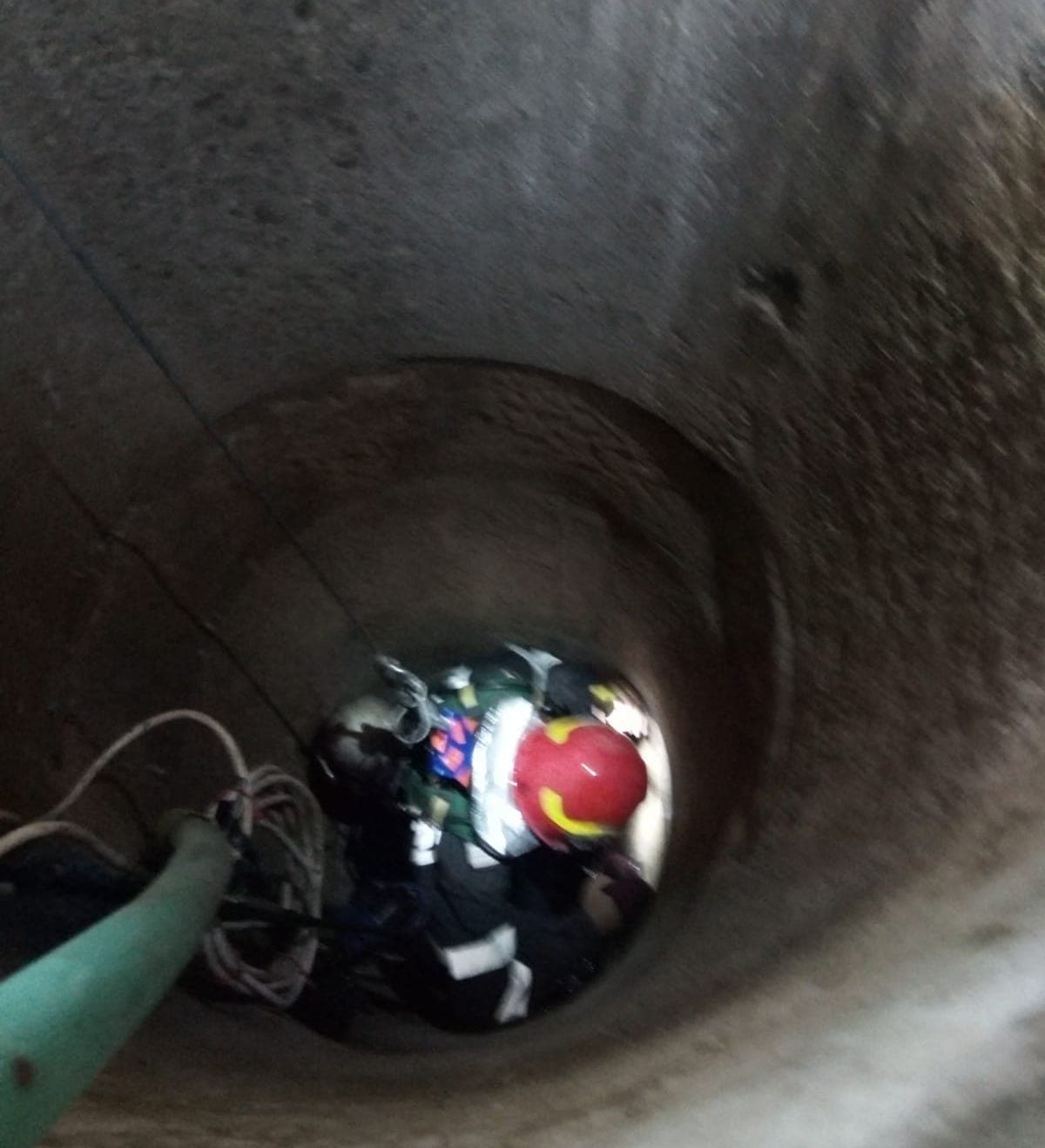 S-a aruncat in fântână în timp ce-şi vizita fiica