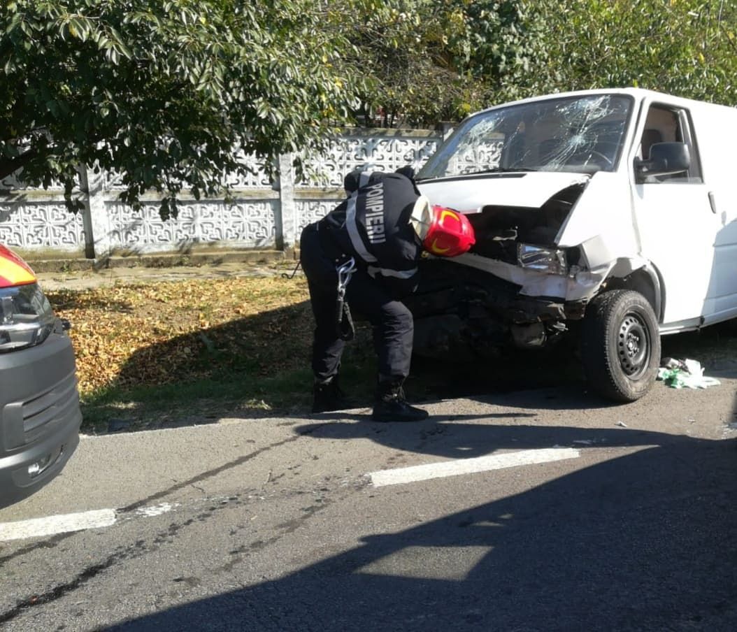 accident cu descarcerare la Lunca Corbului (1)