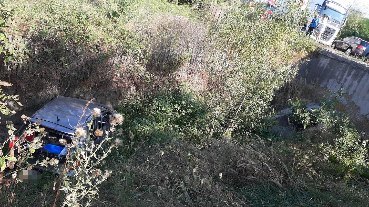 au zburat cu mașina în canal, pe DN 7