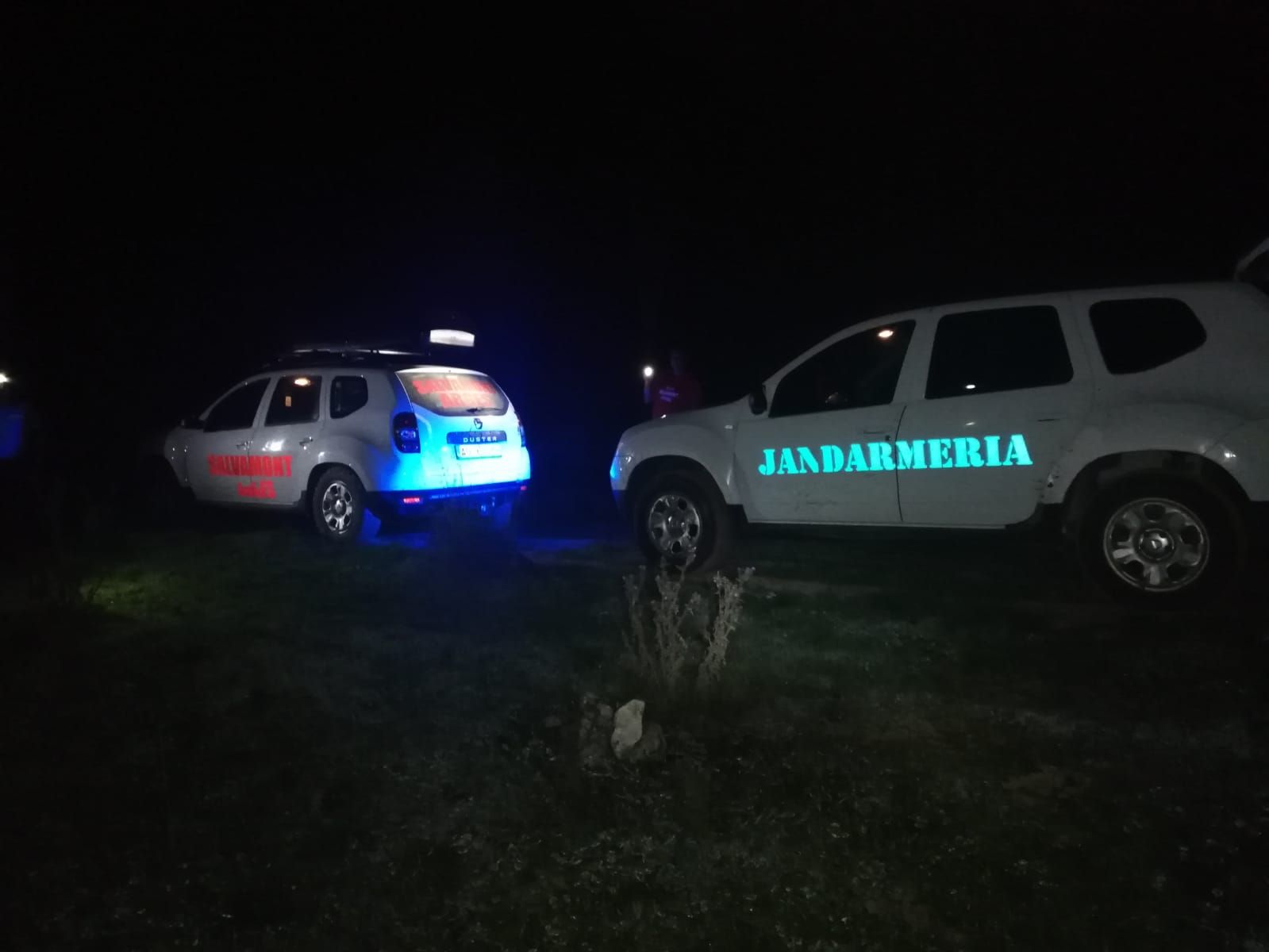 turiști epuizați salvați de jandarmii și salvamontiștii argeșeni (3)