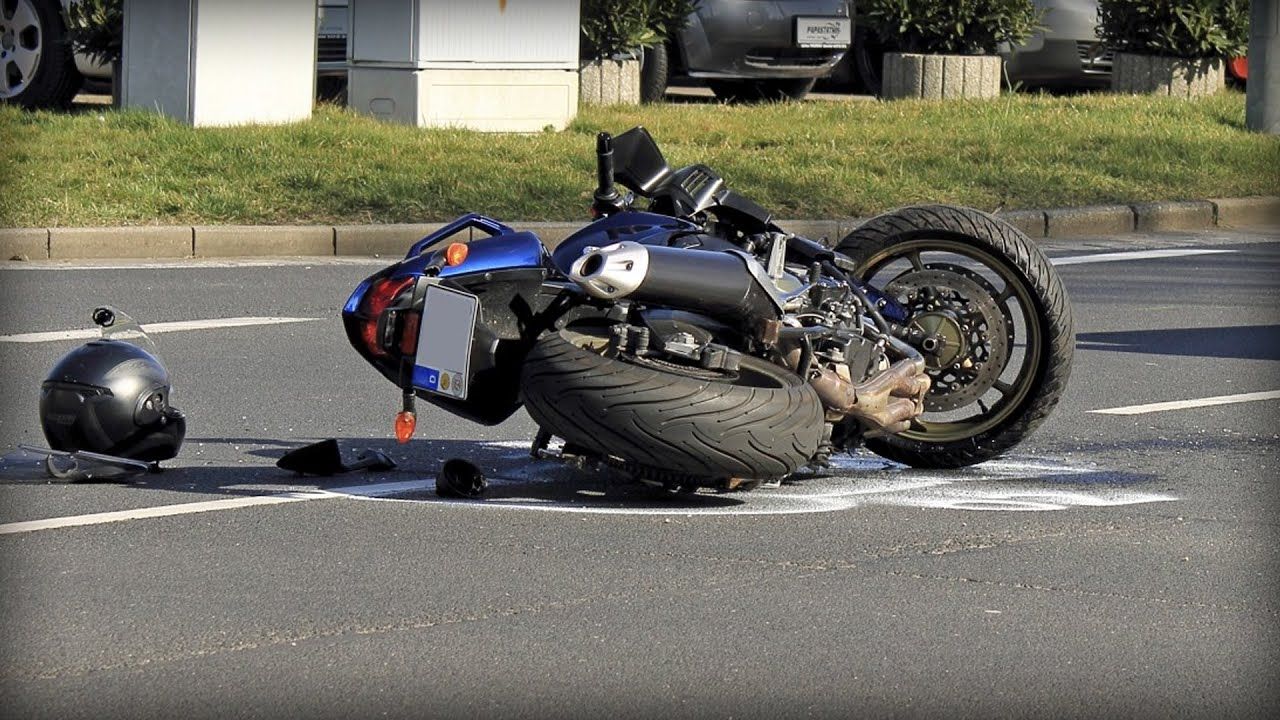 Motociclist leton a provocat un accident la Curtea de Arges