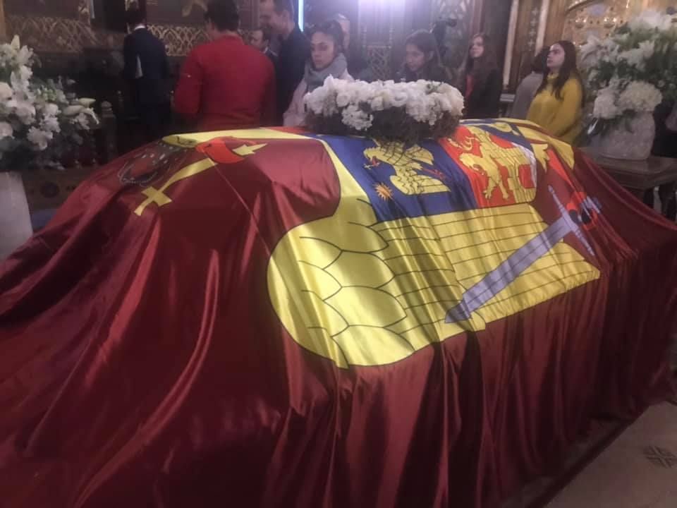 Regina Mama Elena, acasa.2