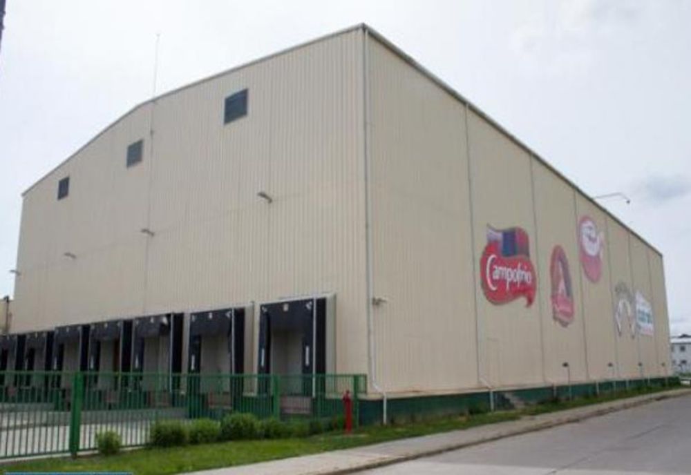 Incendiu la sediul Caroli din Pitești. Zece persoane s-au autoevacuat