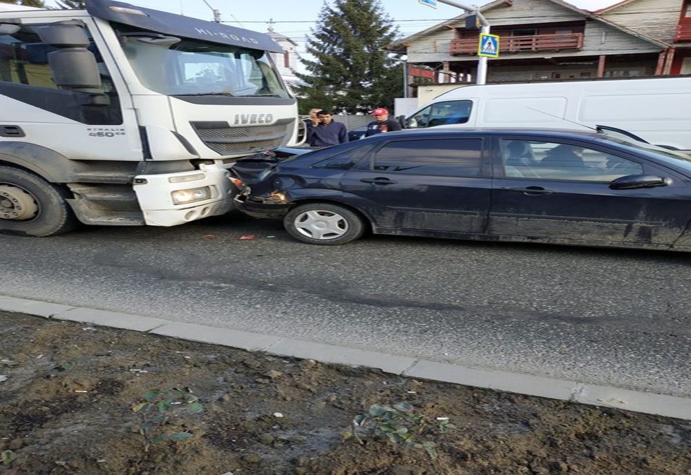 Şoferiţă rănită în accident la Mărăcineni, pe DN 73
