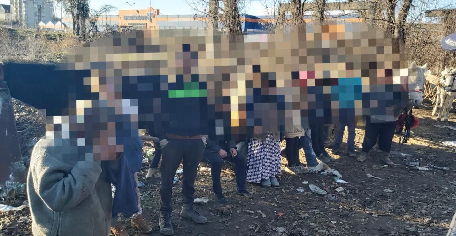 12 hoți prinși în flagrant de jandarmi furând de la Alprom