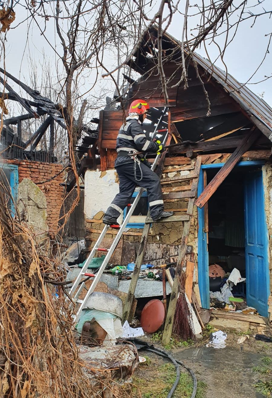 A murit carbonizat în locuința cuprinsă de incendiu (3)