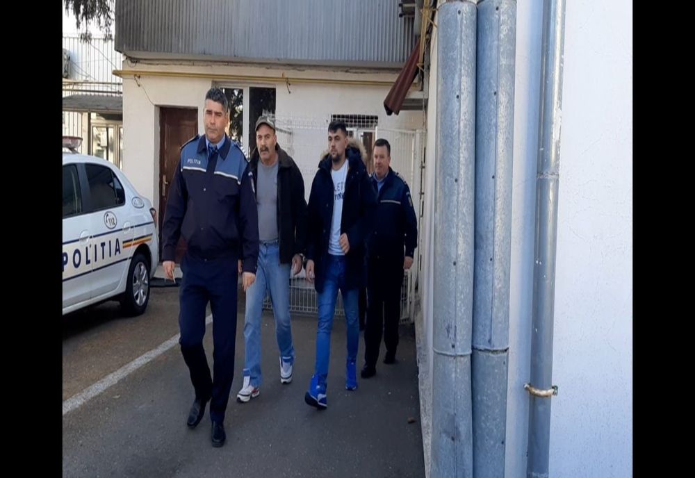 Doi bătuşi şi-au băgat prietenul în spital!