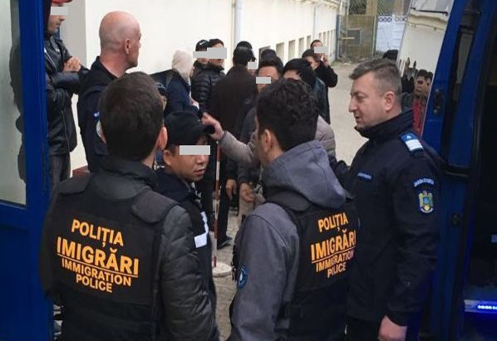 Zeci de străini stăteau ilegal în Argeş