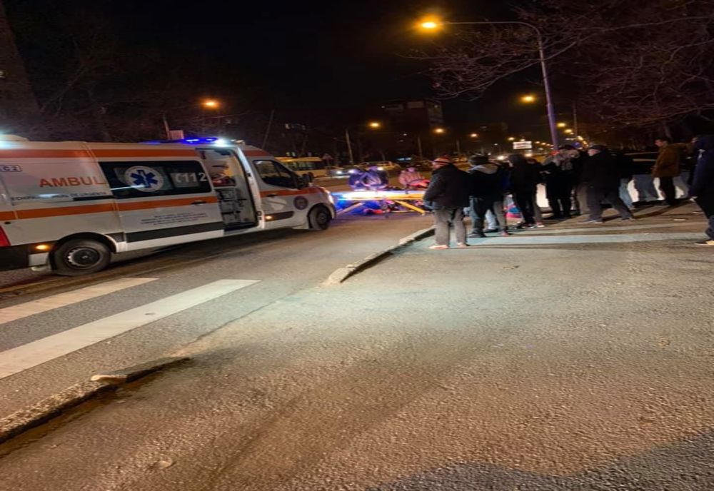 Adolescent lovit de mașină pe trecerea de pietoni