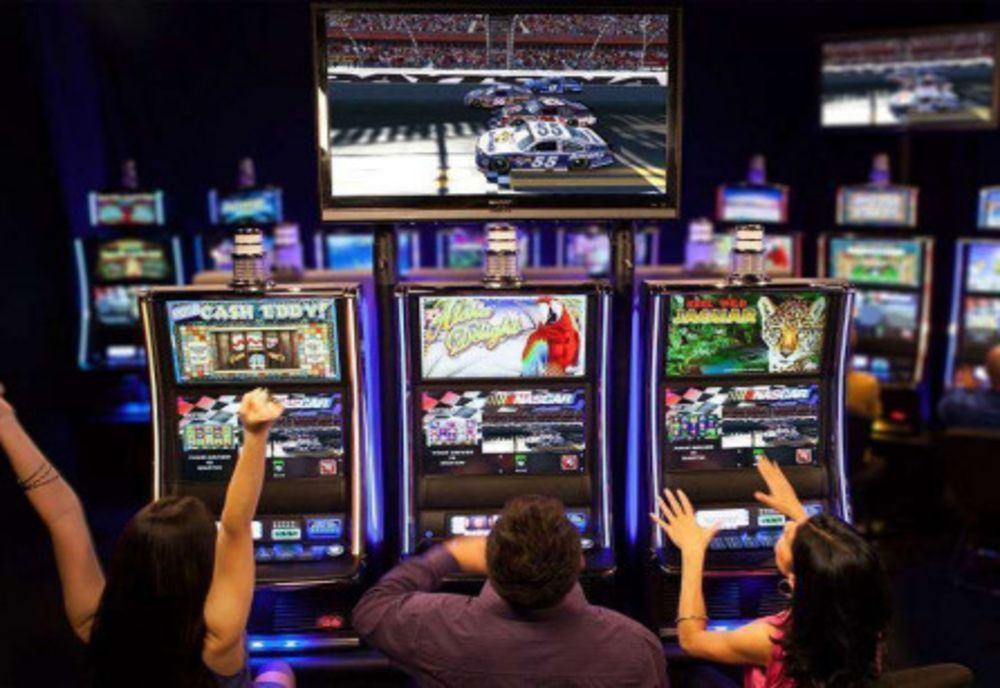 Câștigau la păcănele cu ajutorul unui soft!