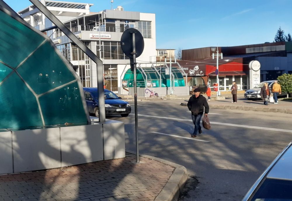 Trecere de pietoni, la Pasajul Griviței din Pitești!