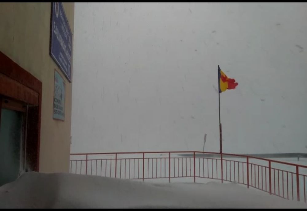 Video-Vând puternic și zăpadă de 140 de centimetri în Munții Făgăraș!