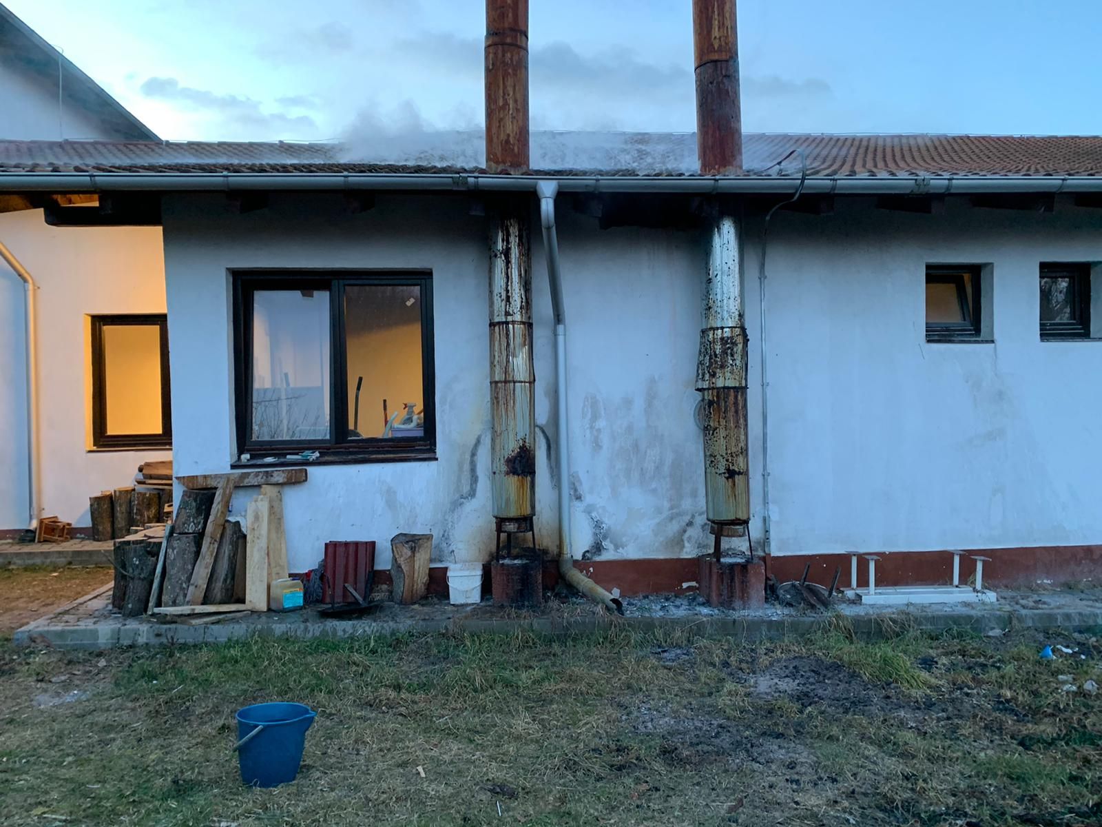 Incendiu la o școală din Argeș (2)