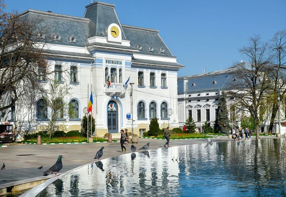 Accesul în Primăria Piteşti condiţionat de dezinfectarea mâinilor! 